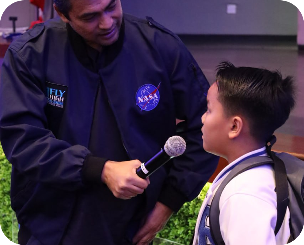 FlyHigh × NASA — mentor bersama pelajar