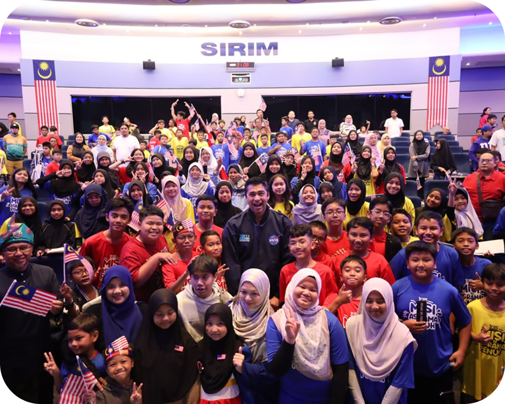 Program FlyHigh di SIRIM bersama ratusan pelajar